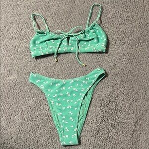 NWOT Billabong Green Floral Bikini Set